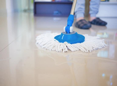 چگونه جرم روی سنگ مصنوعی را از بین ببریم؟